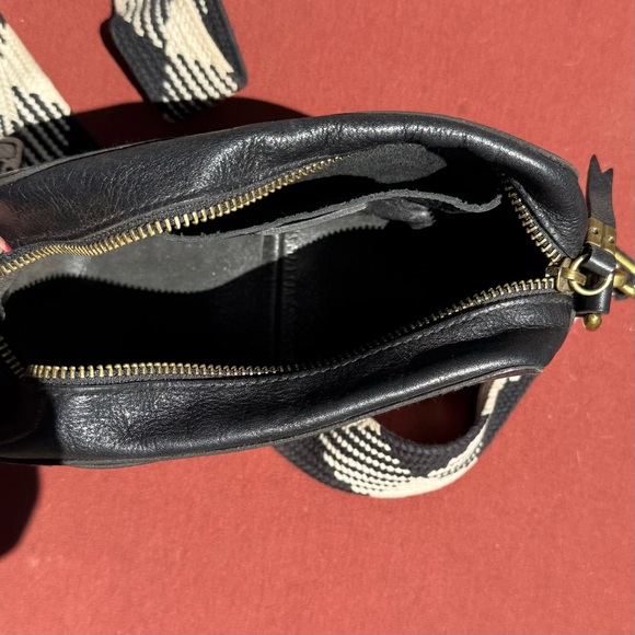 EUC Madewell Black Leather Transport Camera Bag Crossbody - Picture 4 of 9